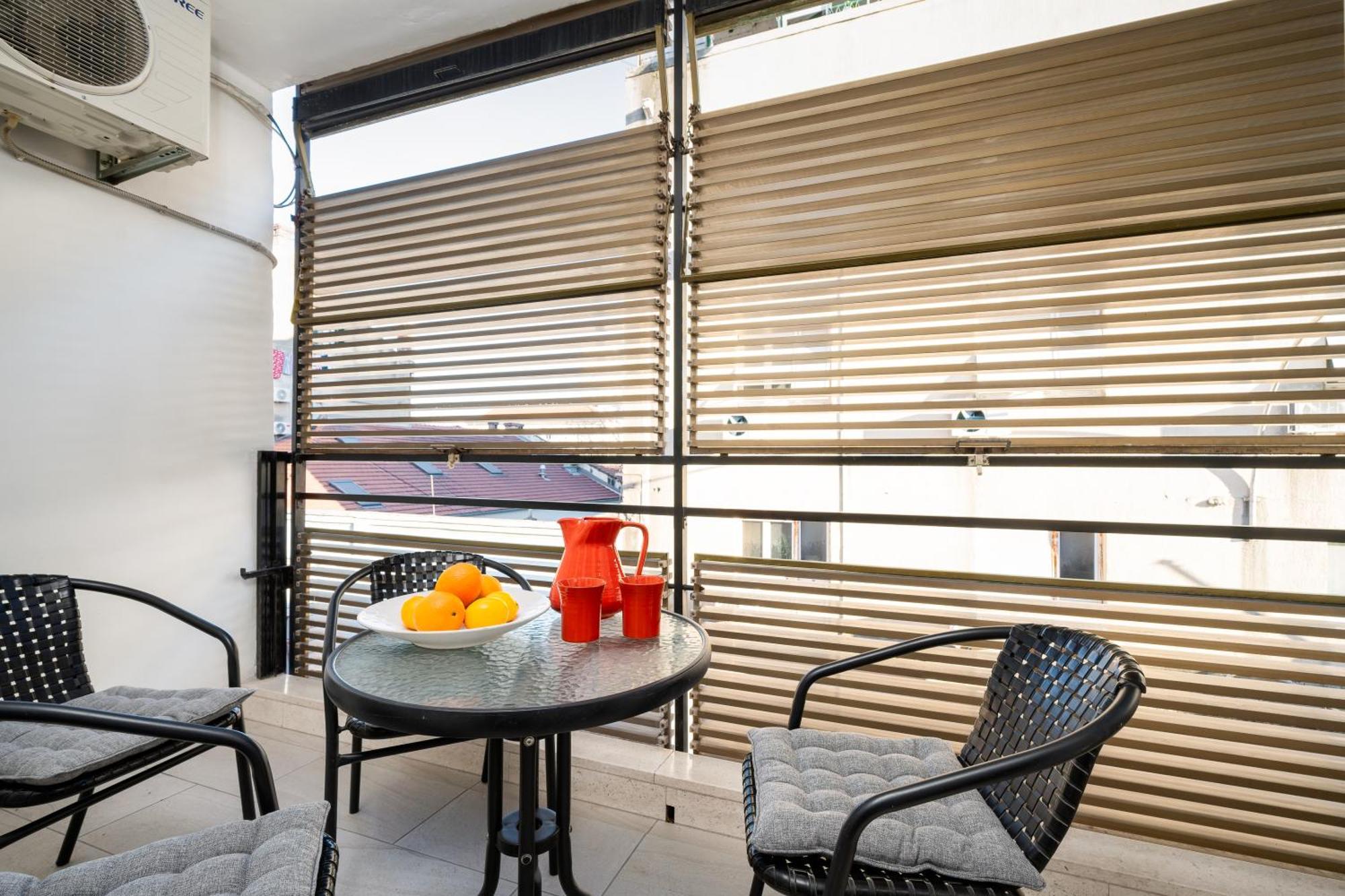 Apartment Suite Theater Split Exterior photo